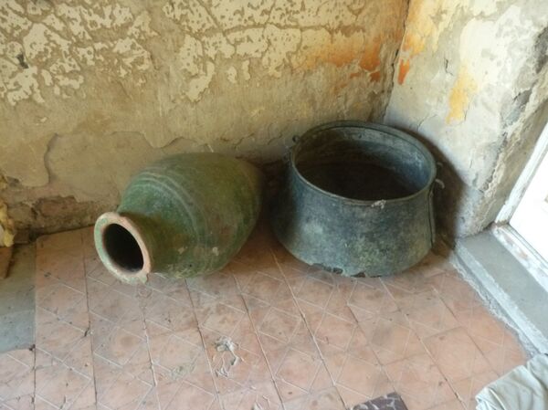 Найденные кувшин и котел в селе Ацик, Ширак - Sputnik Армения