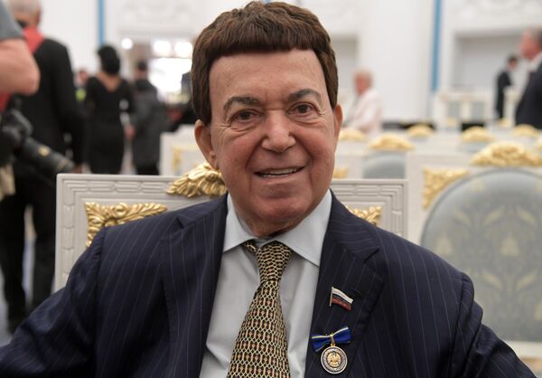 Первый заместитель председателя комитета Государственной Думы по культуре Иосиф Кобзон Первый заместитель председателя комитета Государственной Думы по культуре Иосиф Кобзон - Sputnik Армения