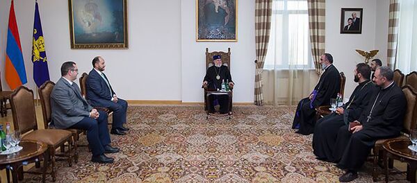 Ն.Ս.Օ.Տ.Տ. Գարեգին Երկրորդ Ծայրագույն Պատրիարք և Ամենայն Հայոց Կաթողիկոսը ընդունել է Հայաստանի Հանրապետության ԿԳ նախարար Արայիկ Հարությունյանին Ն.Ս.Օ.Տ.Տ. Գարեգին Երկրորդ Ծայրագույն Պատրիարք և Ամենայն Հայոց Կաթողիկոսը ընդունել է Հայաստանի Հանրապետության ԿԳ նախարար Արայիկ Հարությունյանին - Sputnik Արմենիա