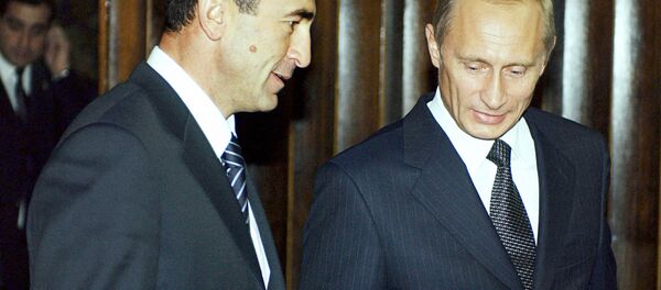 Президент РФ Владимир Путин, прибывший в Кишинев для участия в саммите СНГ, провел рабочую встречу с президентом Армении Робертом Кочаряном. Президент РФ Владимир Путин, прибывший в Кишинев для участия в саммите СНГ, провел рабочую встречу с президентом Армении Робертом Кочаряном. - Sputnik Армения