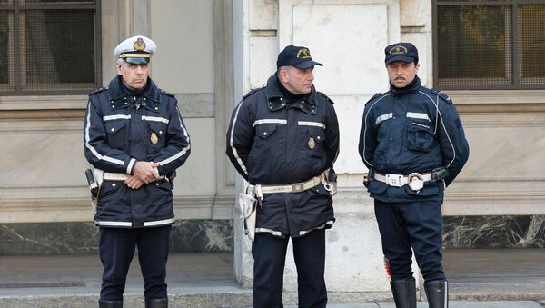 Сотрудники полиции на улице Турина. - Sputnik Армения