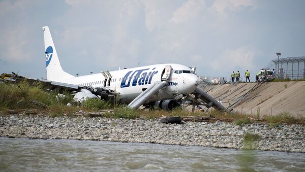Совершивший аварийную посадку самолет Boeing 737-800 авиакомпаниии Utair (1 сентября 2018). Сочи - Sputnik Արմենիա