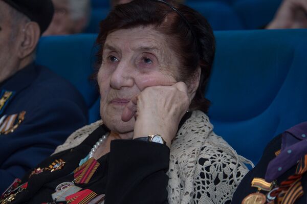 Ժպտացող օդաչուն ու լողացող աղջիկներին նայող զինվորները. 97–ամյա վետերանի հուզիչ հուշերը - Sputnik Արմենիա