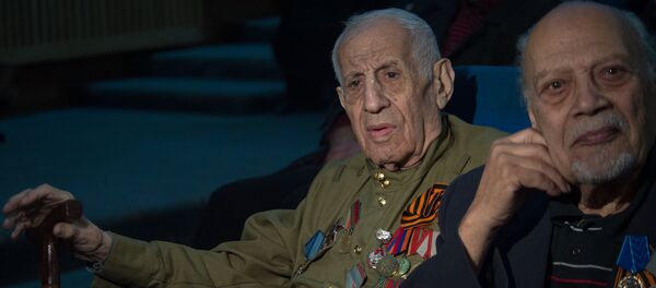 Ветераны Великой Отечественной войны на презентации документального фильма Память сердца в РАУ Ветераны Великой Отечественной войны на презентации документального фильма Память сердца в РАУ - Sputnik Армения