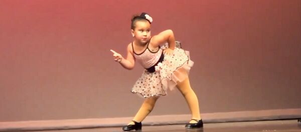 Своим зажигательным танцем под песню Ареты Франклин «Respect» 6-летняя Джоанна Колон покорила всех - Sputnik Армения