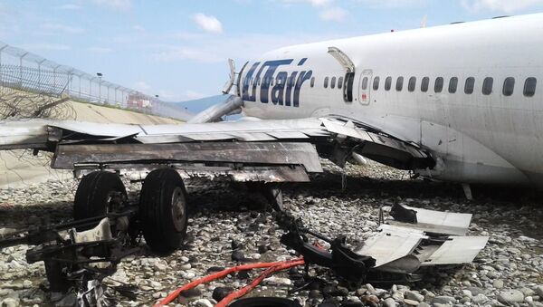 Аварийная посадка самолета авиакомпаниии Utair в Сочи - Sputnik Армения