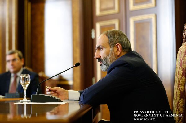Премьер-министр обсудил с представителями сферы легкой промышленности пути развития отрасли - Sputnik Արմենիա