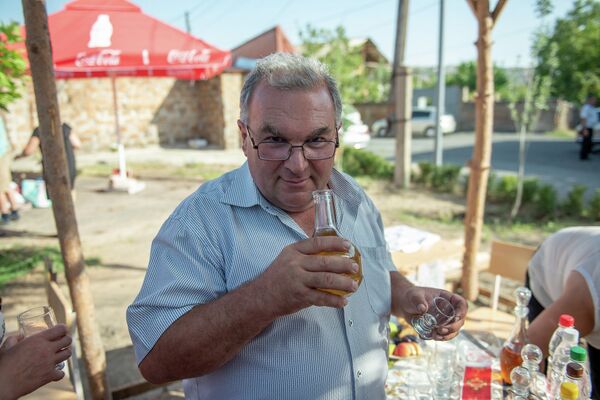 Винодел Артур Мнацаканян на фестивале вина и культуры в Аштараке - Sputnik Армения