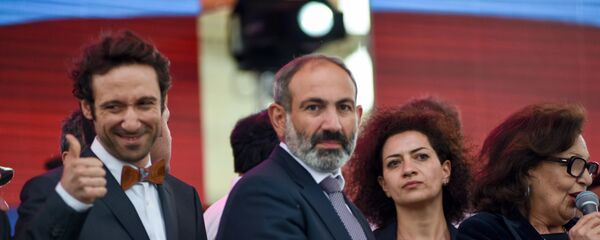 Айк Марутян и Никол Пашинян на митинге (8 мая 2018). Еревaн - Sputnik Армения