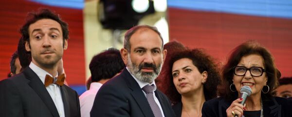 Айк Марутян и Никол Пашинян на митинге (8 мая 2018). Еревaн Айк Марутян и Никол Пашинян на митинге (8 мая 2018). Еревaн - Sputnik Արմենիա