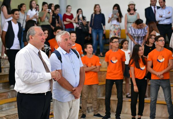 Президент Армении Армен Саркисян посетил образовательный комплекс Мхитар Себастаци (3 сентября 2018). Еревaн - Sputnik Армения