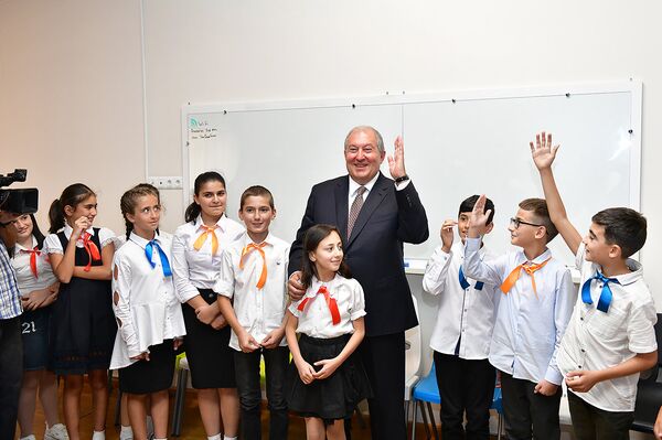 Президент Армении Армен Саркисян посетил образовательный комплекс Дасаран (3 сентября 2018). Еревaн - Sputnik Армения