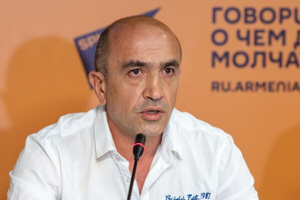 Гагик Симонян на пресс-конференции Скандал в армянском футболе, о котором боялись говорить больше двух лет - Sputnik Армения