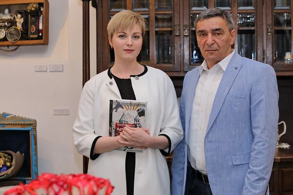 Составители сборника - Вероника Журавлёва и Виген Бархударян - Sputnik Армения