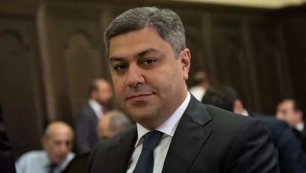 Глава службы национальной безопасности Артур Ванецян на заседании правительства (6 сентября 2018). Еревaн