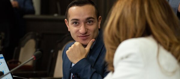 Министры диаспоры Мхитар Айрапетян и культуры Лилит Макунц на заседании правительства Армении (6 сентября 2018). Еревaн Министры диаспоры Мхитар Айрапетян и культуры Лилит Макунц на заседании правительства Армении (6 сентября 2018). Еревaн - Sputnik Армения