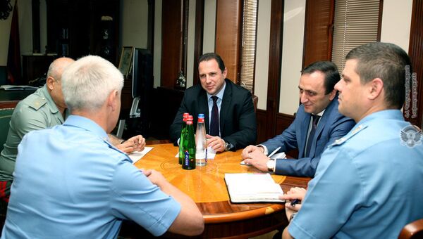 Министр обороны Армении встретился с новым главой Погрануправления ФСБ РФ в стране - Sputnik Армения