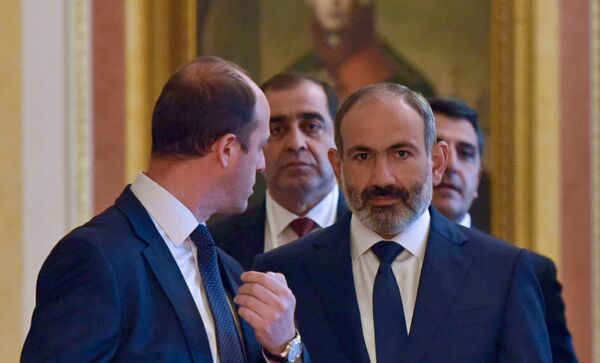 Премьер-министр Армении Никол Пашинян во время встречи с президентом России Владимиром Путиным (8 сентября 2018). Москвa - Sputnik Армения