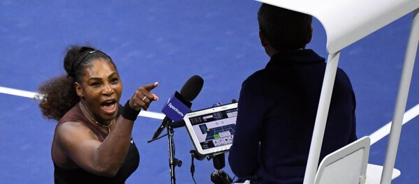 Серена Уильямс кричит на судью Карлоса Рамоса на теннисном турнире U.S. Open (9 сентября 2018). Нью-Йорк - Sputnik Армения