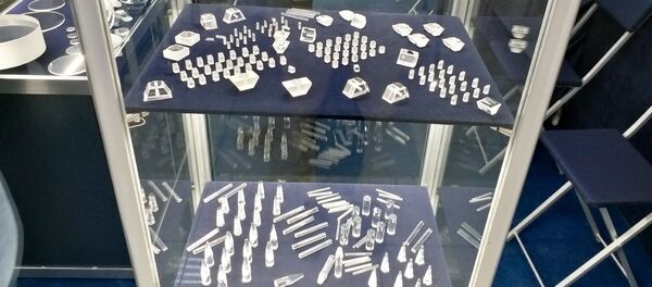 Сапфировые оптические элементы для хай-тека, сделанные  в Армении - Sputnik Армения