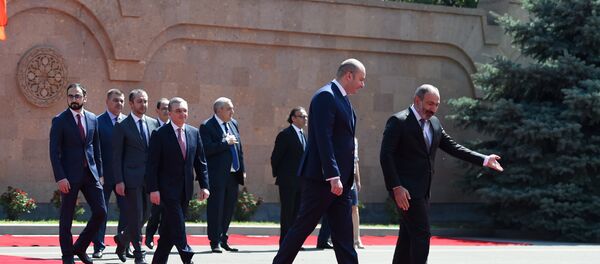 Встреча премьер-министра Армении Никола Пашиняна и премьер-министра Грузии Мамуки Бахтадзе (10 сентября 2018). Еревaн Встреча премьер-министра Армении Никола Пашиняна и премьер-министра Грузии Мамуки Бахтадзе (10 сентября 2018). Еревaн - Sputnik Արմենիա