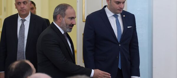 Встреча премьер-министра Армении Никола Пашиняна и премьер-министра Грузии Мамуки Бахтадзе (10 сентября 2018). Еревaн - Sputnik Армения