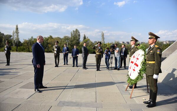 Վրաստանի վարչապետը հարգանքի տուրք մատուցեց հայոց ցեղասպանության զոհերին - Sputnik Արմենիա