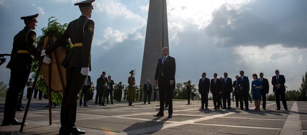 Посещение мемориала жертвам Геноцида армян 1915 года премьер-министром Грузии Мамуки Бахтадзе (10 сентября 2018). Еревaн Посещение мемориала жертвам Геноцида армян 1915 года премьер-министром Грузии Мамуки Бахтадзе (10 сентября 2018). Еревaн - Sputnik Արմենիա