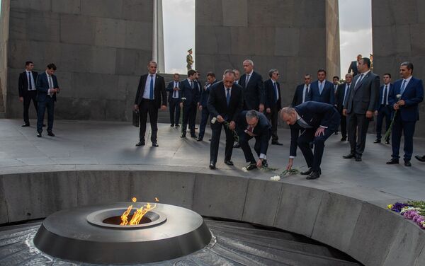 Վրաստանի վարչապետը հարգանքի տուրք մատուցեց հայոց ցեղասպանության զոհերին - Sputnik Արմենիա