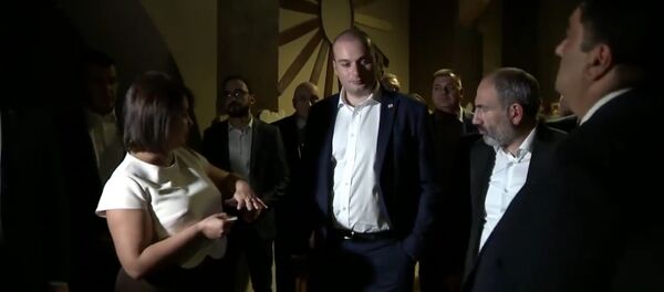 Премьер-министр Армении Никол Пашинян и премьер-министр Грузии Мамука Бахтадзе на Ереванском коньячном заводе (10 сентября 2018). Еревaн Премьер-министр Армении Никол Пашинян и премьер-министр Грузии Мамука Бахтадзе на Ереванском коньячном заводе (10 сентября 2018). Еревaн - Sputnik Армения