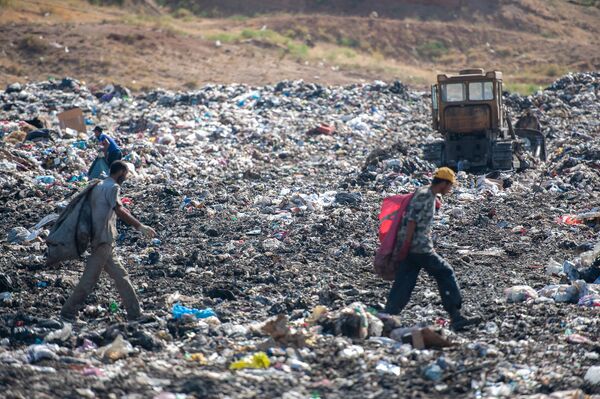 Наследие нового министра окружающей среды, или Что скрывается под мусором в Армении - Sputnik Армения