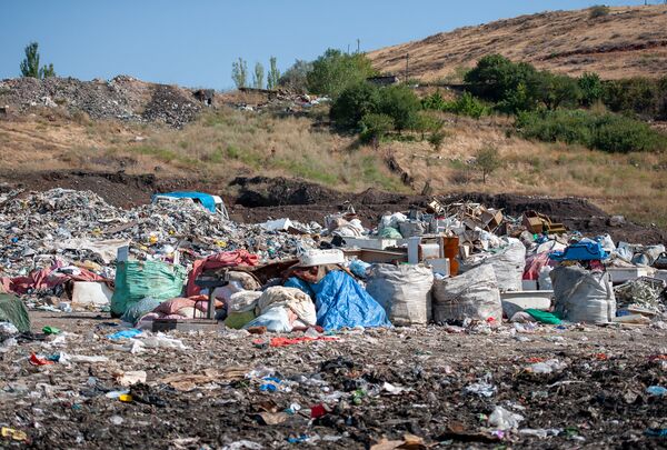 Мусорная свалка в Нубарашене - Sputnik Արմենիա