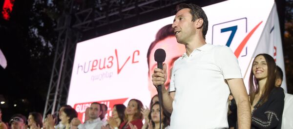 Айк Марутян на предвыборном митинге в административном районе Давташен (11 сентября 2018). Еревaн - Sputnik Армения