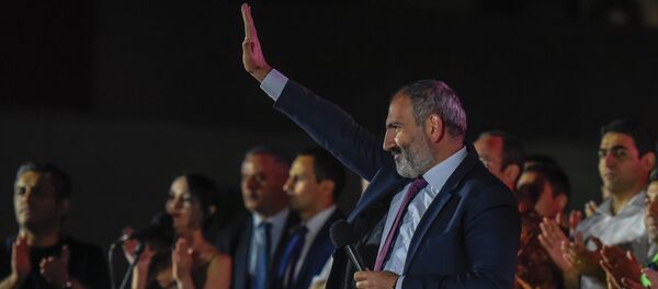 Никол Пашинян на предвыборном митинге Айка Марутяна (11 сентября 2018). Еревaн - Sputnik Армения