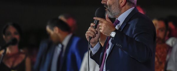 Никол Пашинян на предвыборном митинге Айка Марутяна (11 сентября 2018). Еревaн - Sputnik Արմենիա