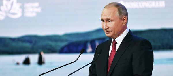Президент РФ Владимир Путин выступает на пленарном заседании Дальний Восток: расширяя границы возможностей IV Восточного экономического форума (ВЭФ-2018). - Sputnik Армения