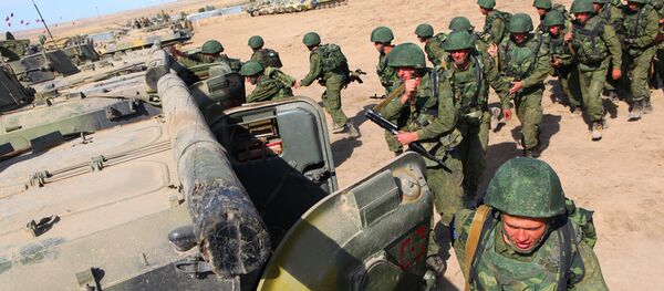 Мотострелки соединения ЮВО в Армении провели совместное учение с молодыми летчиками армейской авиации Мотострелки соединения ЮВО в Армении провели совместное учение с молодыми летчиками армейской авиации - Sputnik Армения