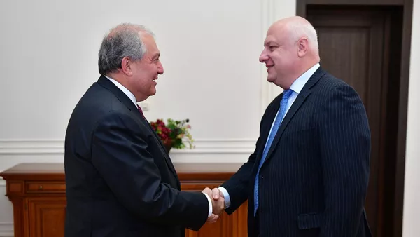 Встреча президента Армении Армена Саркисяна и президента ПА ОБСЕ Гиги Церетели в Армении (14 сентября 2018). Еревaн - Sputnik Армения