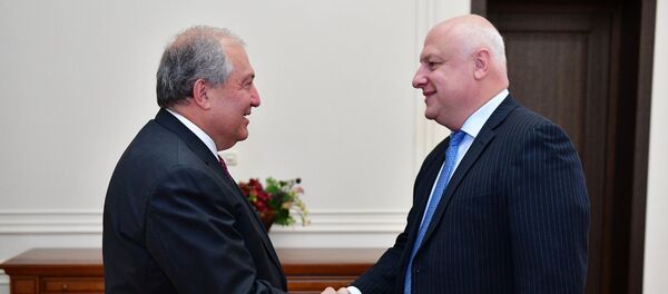 Встреча президента Армении Армена Саркисяна и президента ПА ОБСЕ Гиги Церетели в Армении (14 сентября 2018). Еревaн Встреча президента Армении Армена Саркисяна и президента ПА ОБСЕ Гиги Церетели в Армении (14 сентября 2018). Еревaн - Sputnik Արմենիա