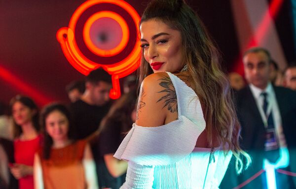 Представьте, через что мне пришлось пройти: поп-дива Ивета Мукучян о жизни и творчестве - Sputnik Армения