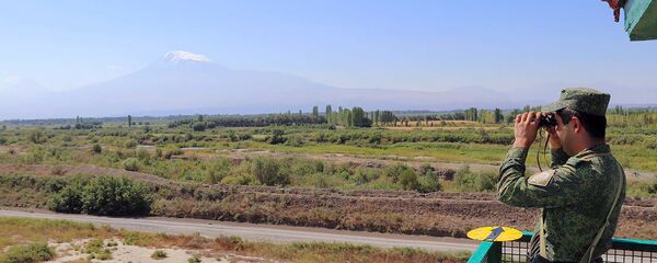 Пограничник на армяно-турецкой границе - Sputnik Армения