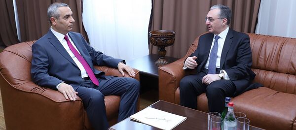 Встреча глав МИД Армении и Карабаха Зограба Мнацаканяна и Масиса Маиляна (17 сентября 2018). Степанакерт Встреча глав МИД Армении и Карабаха Зограба Мнацаканяна и Масиса Маиляна (17 сентября 2018). Степанакерт - Sputnik Армения