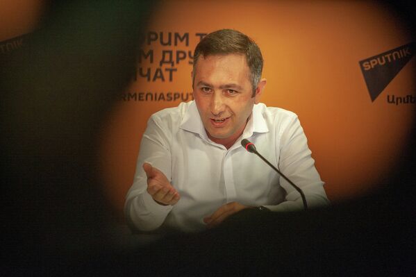 Севак Акопян на пресс-конференции по теме Что произошло в редакции издания Yerevan today - Sputnik Армения