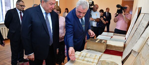 Президент Армении Армен Саркисян посетил Национальный архив (18 сентября 2018). Еревaн - Sputnik Արմենիա