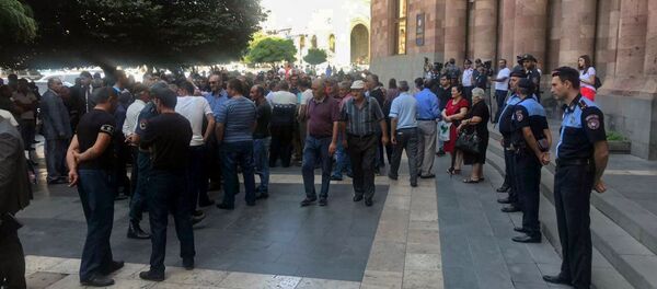 Акция протеста перед Домом правительства (20 сентября 2018). Еревaн - Sputnik Армения