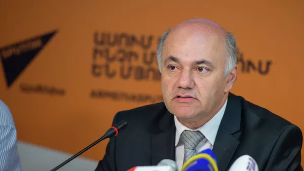 Пресс-конференция кандидата в Совет старейшин Еревана Мгера Шахгелдяна и Оганеса Оганисяна - Sputnik Армения