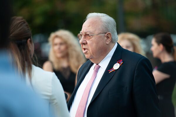 Экс-председатель НС Армен Хачатрян на праздновании столетия Национального Собрания Армении (20 сентября 2018). Еревaн Экс-председатель НС Армен Хачатрян на праздновании столетия Национального Собрания Армении (20 сентября 2018). Еревaн - Sputnik Արմենիա