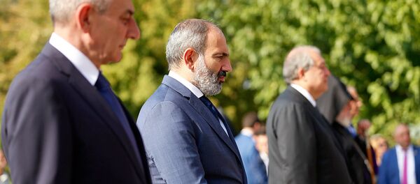 Премьер-министр Никол Пашинян, президент Армении Армен Саркисян, Карабаха Бако Саакян, спикер Парламента Ара Баблоян и католикос Гарегин второй посетили пантеон Ераблур (21 сентября 2018). Еревaн - Sputnik Армения