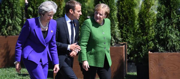 Премьер-министр Великобритании Тереза Мэй, президент Франции Эммануэль Макрон и канцлер Германии Ангела Меркель во время саммита G7 (8 июня 2018). Ла Мальбе, Квебек, Канада - Sputnik Армения