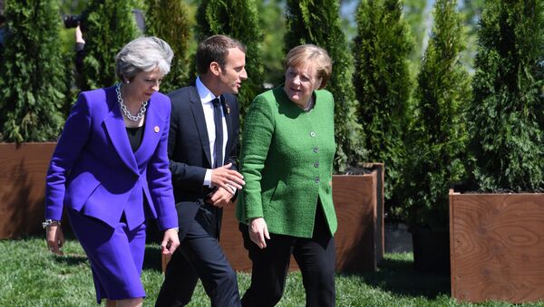 Премьер-министр Великобритании Тереза Мэй, президент Франции Эммануэль Макрон и канцлер Германии Ангела Меркель во время саммита G7 (8 июня 2018). Ла Мальбе, Квебек, Канада - Sputnik Армения